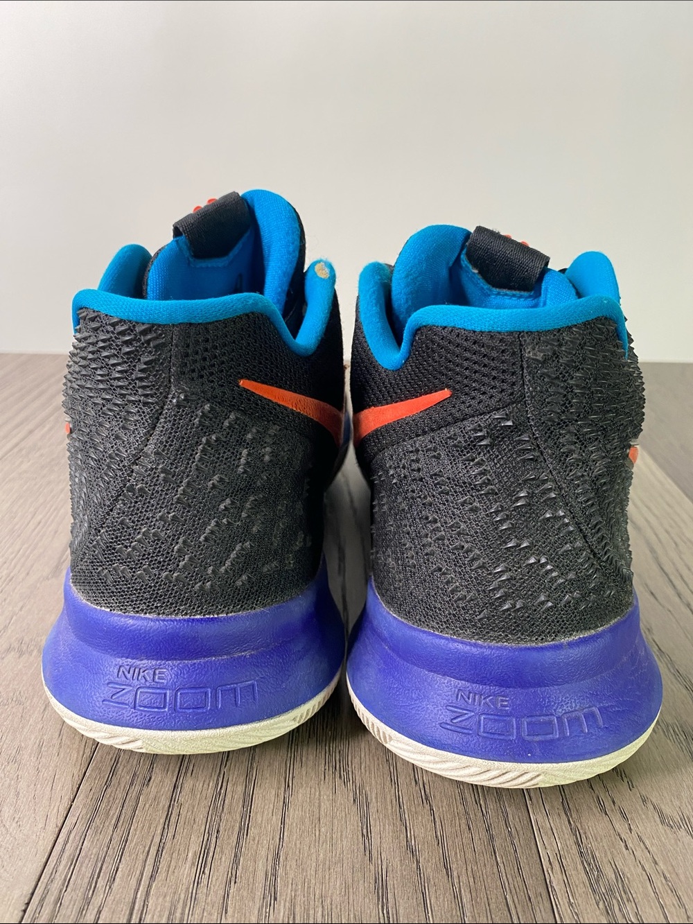 Nike Kyrie 3 Kyrache Light - Men's Size 11 Basketball Shoes - USED - Picture 4 of 10